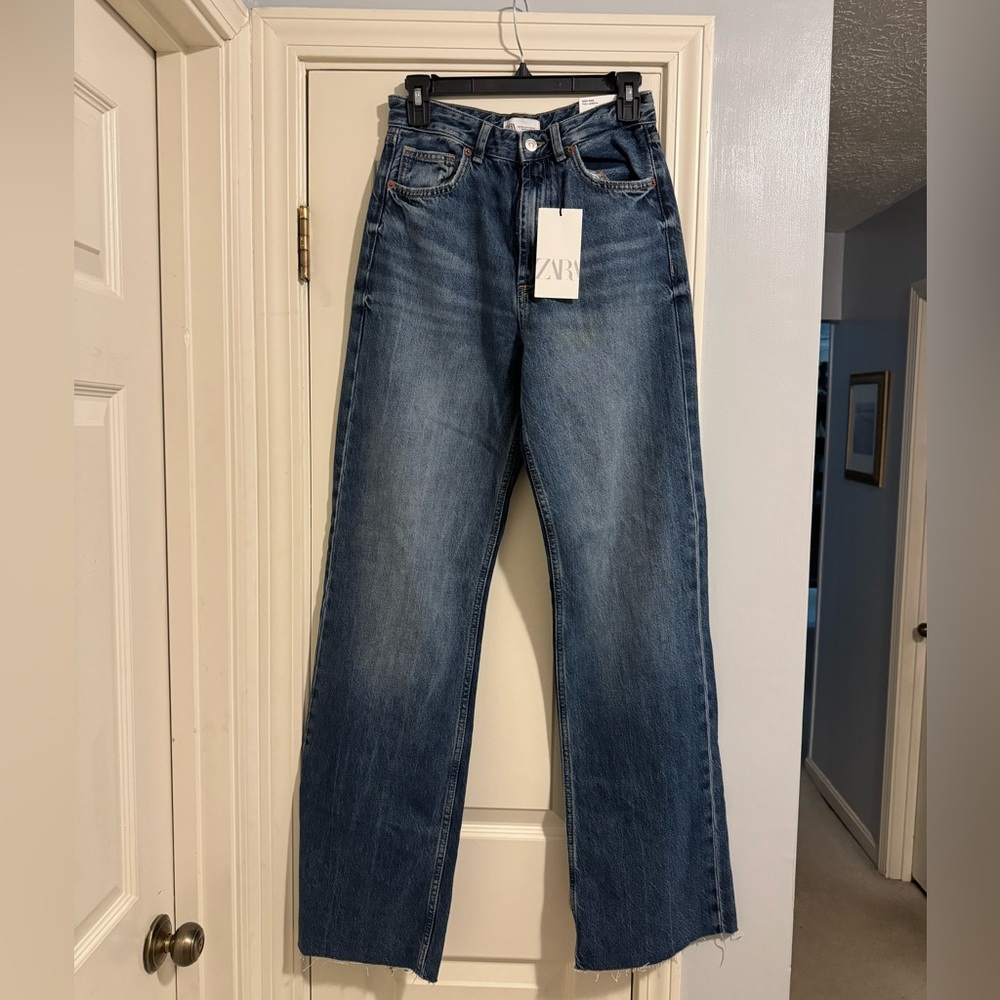 ZARA High Rise Full Length Wide Leg Jeans.  Zara Size 6🔼, so more like a 4.